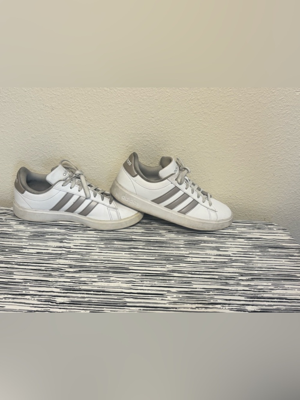 adidas Men's White and Gray Low-Top Sneakers